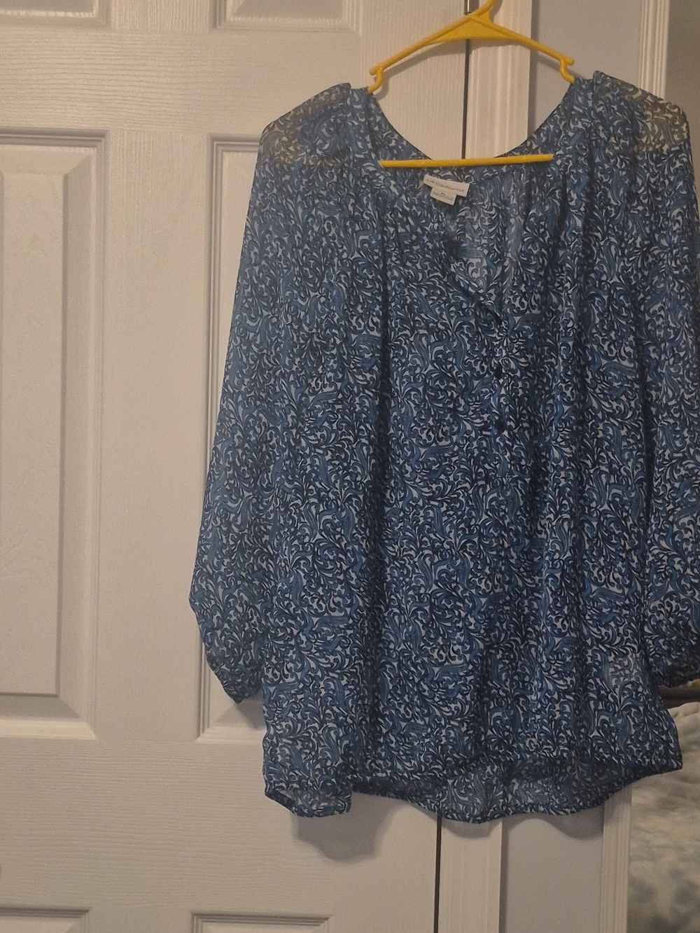 Liz Claiborne Blue Printed V-Neck Blouse